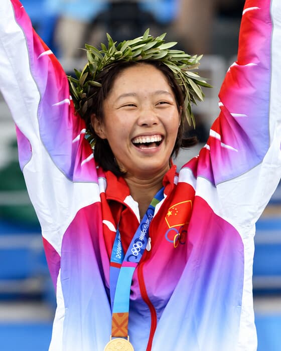 Sun Tian Tian on the Athens 2004 Olympic podium wearing her women’s doubles gold medal and olive wreath.